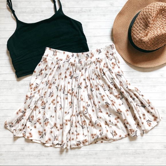 Brandy Melville Dresses & Skirts - Brandy Melville Daisy / Sunflower Skirt